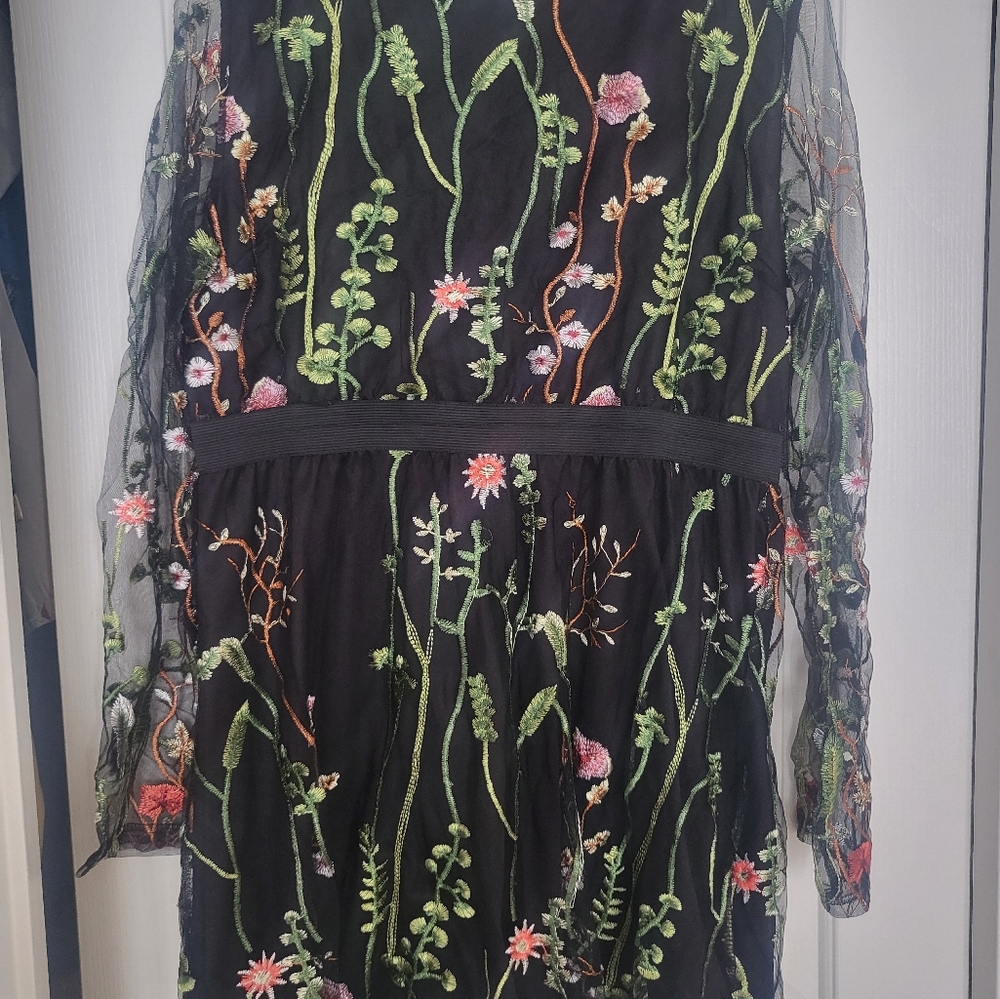 Dress - Picture 3 of 3